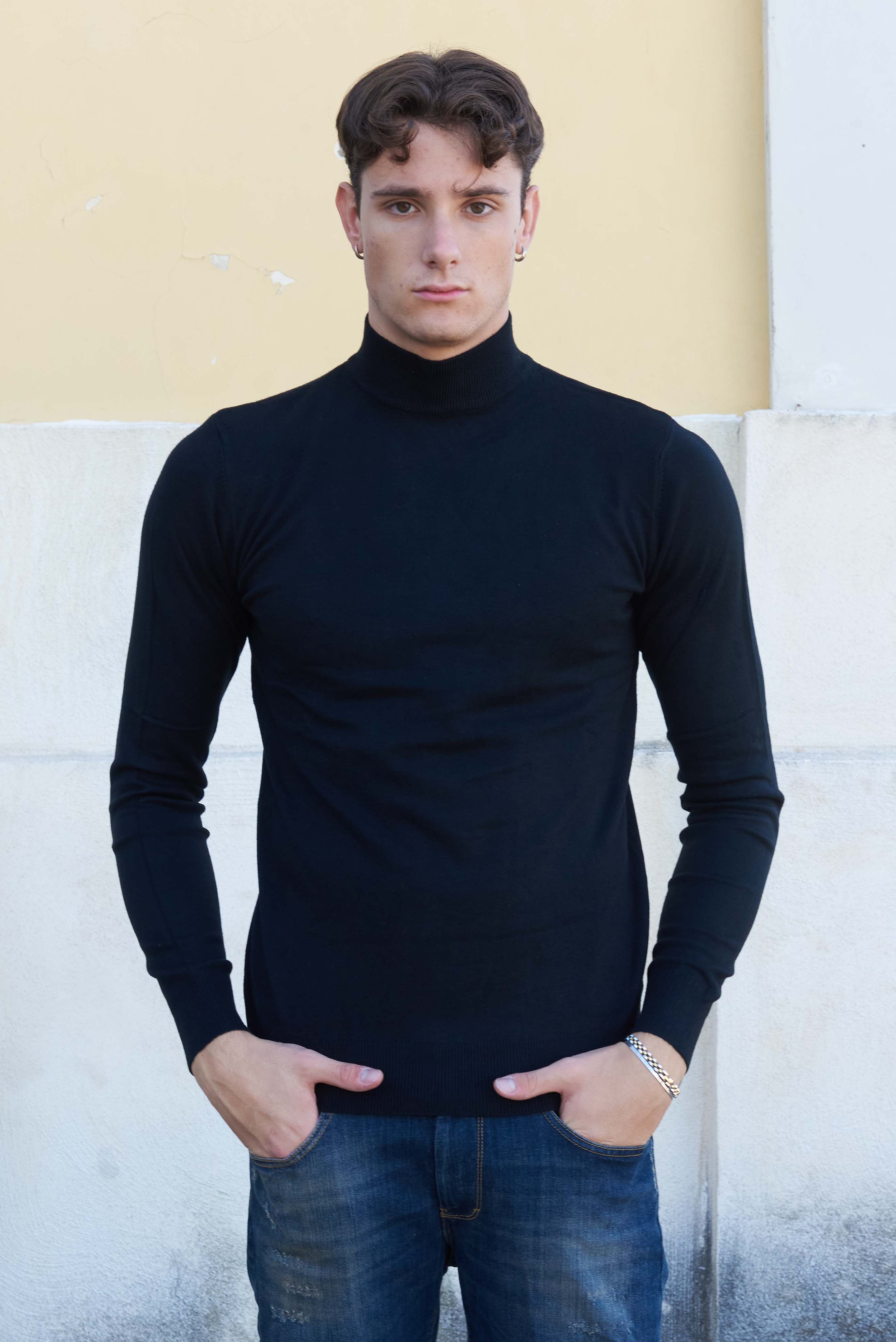 Maglioncino in filo mezzo collo,  PORTIGALLO.