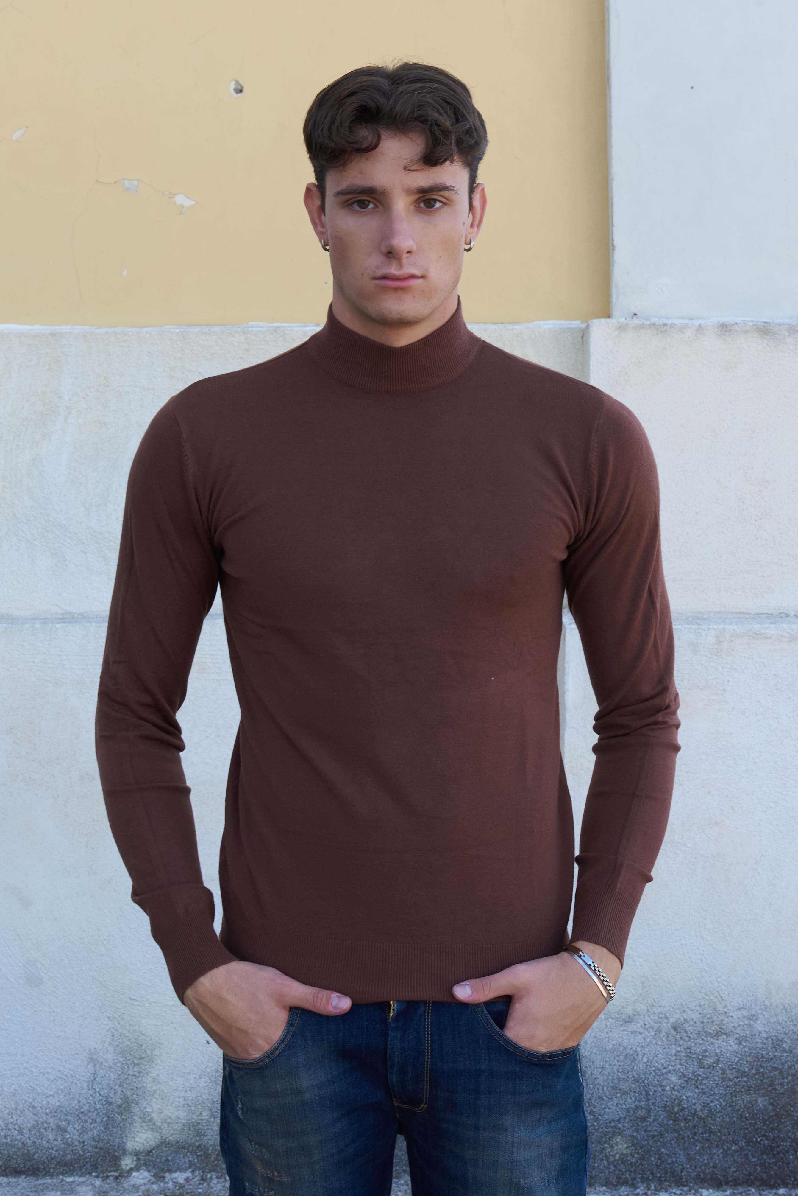 Maglioncino in filo mezzo collo,  PORTIGALLO.